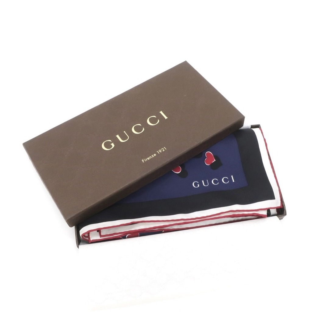 Gucci(グッチ)の【中古】グッチ GUCCI シルク ハート柄 スカーフ ネイビーxレッド【レディース】 レディースのファッション小物(バンダナ/スカーフ)の商品写真