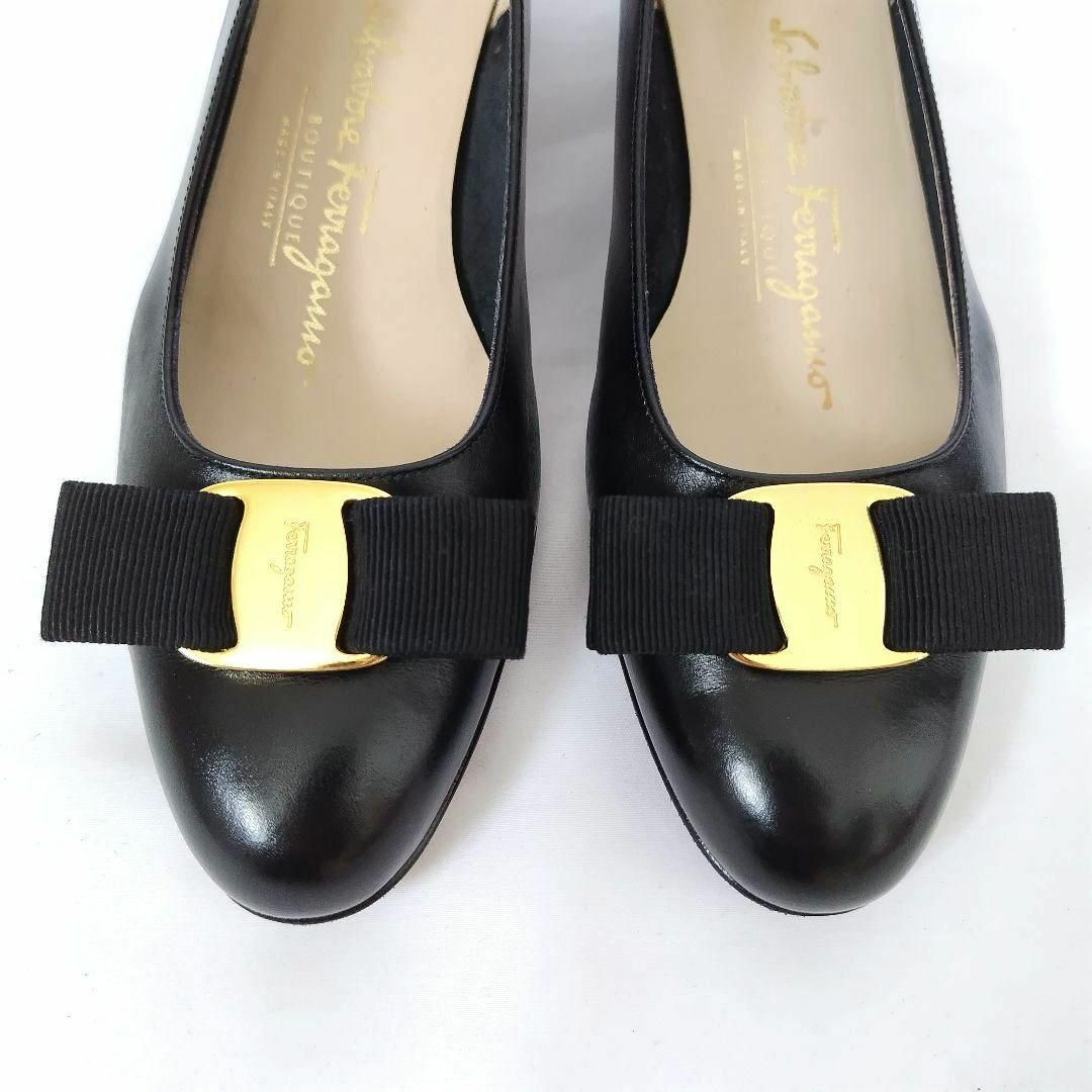 Salvatore Ferragamo(サルヴァトーレフェラガモ)の美品❤箱付き☆フェラガモ【Ferragamo】ヴァラ パンプス 黒 レディースの靴/シューズ(ハイヒール/パンプス)の商品写真