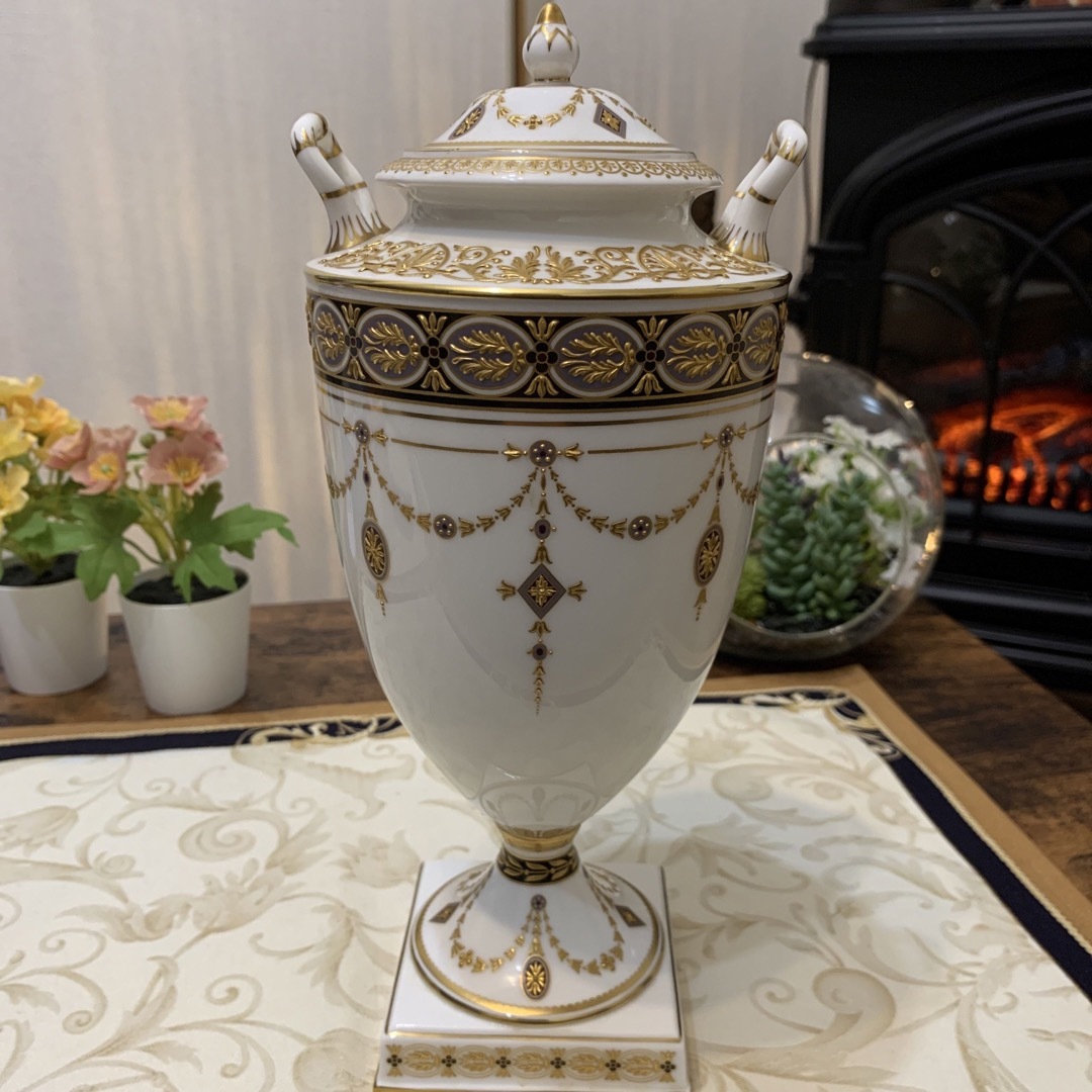 希少 限定生産品 ウェッジウッド カメオ メローベース 飾り壺 花瓶 希少 限定生産品 ウェッジウッド カメオ メローベース 飾り壺 花瓶