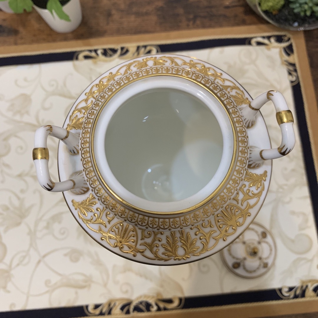 希少 限定生産品 ウェッジウッド カメオ メローベース 飾り壺 花瓶 希少 限定生産品 ウェッジウッド カメオ メローベース 飾り壺 花瓶