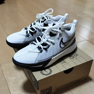 ナイキ(NIKE)のナイキ　カイリー　フライトラップ　Ⅵ　23cm　バッシュ　ミニバス　スニーカー(バスケットボール)