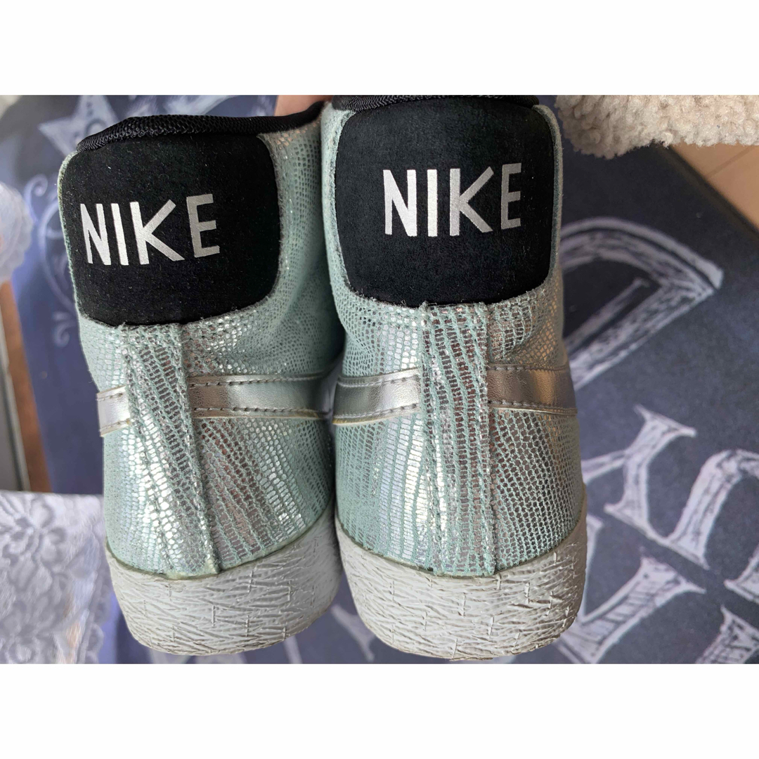 NIKE(ナイキ)のNIKEスニーカー👟🩵カラーラメ入りブルーサイズ25cm美品 メンズの靴/シューズ(スニーカー)の商品写真