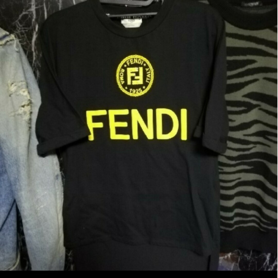 FENDI(フェンディ)のFENDI ロゴ Tシャツ フェンディ レディースのトップス(Tシャツ(半袖/袖なし))の商品写真