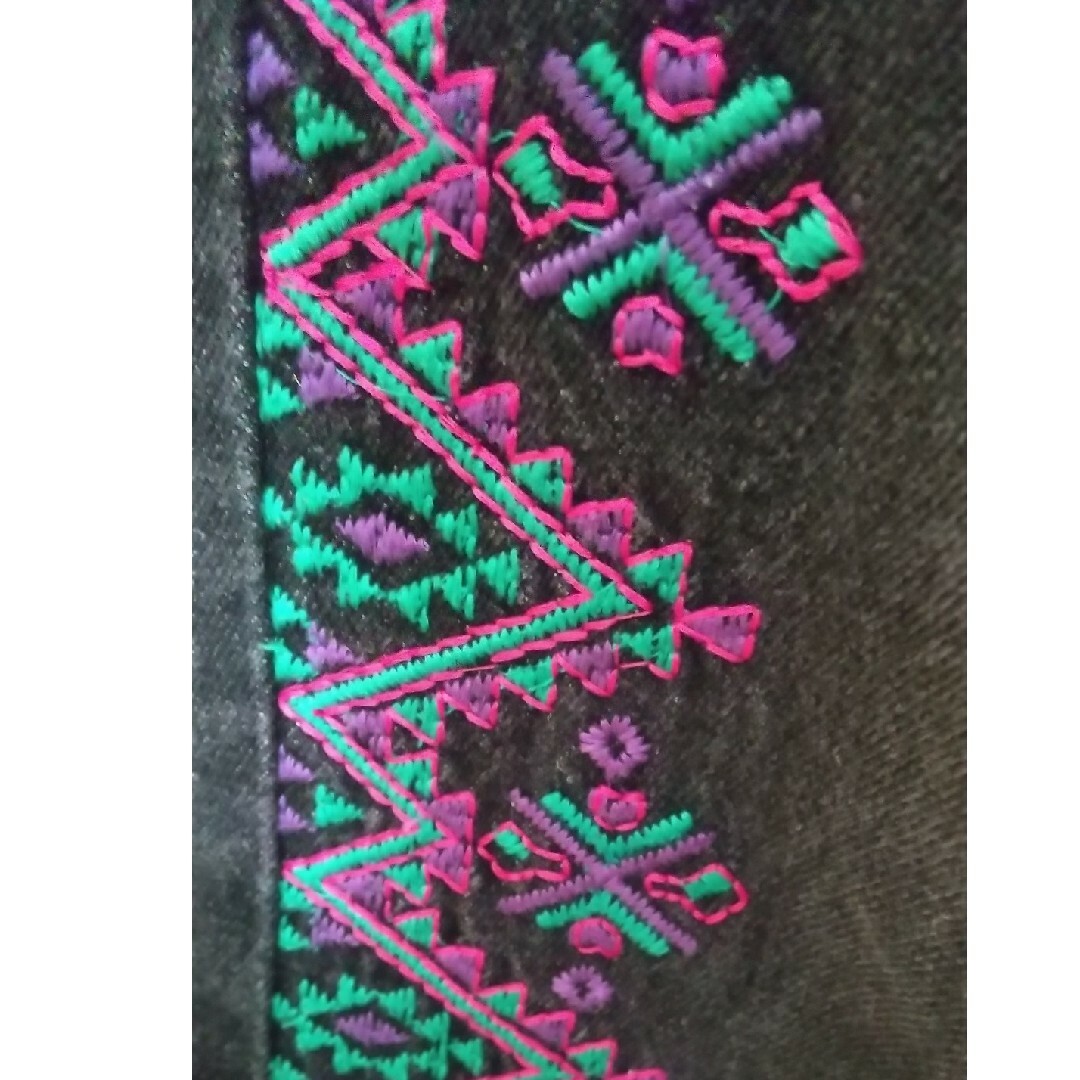 titicaca(チチカカ)のチチカカ ブラックジーンズ 刺繍 レディースのパンツ(デニム/ジーンズ)の商品写真
