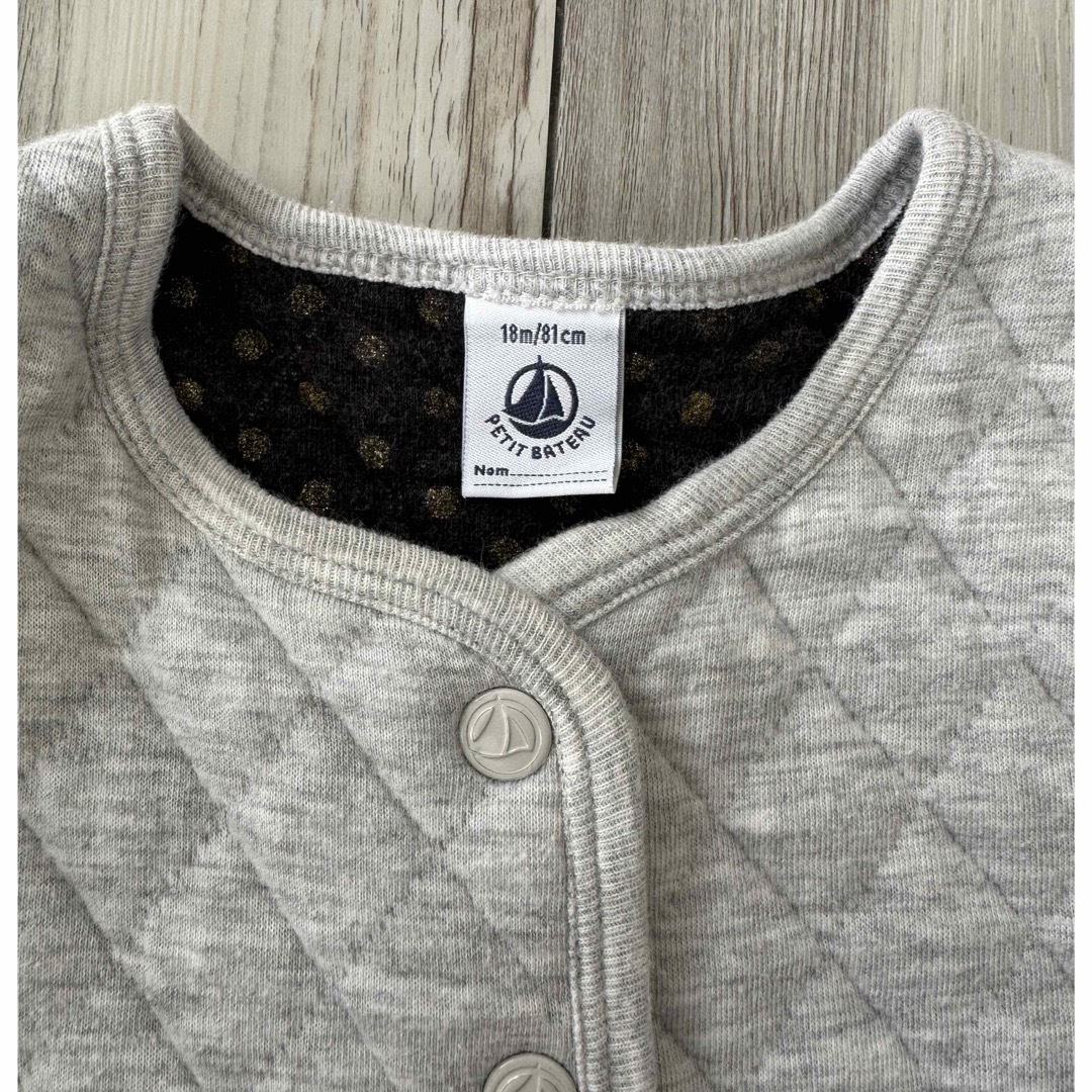 PETIT BATEAU(プチバトー)の美品◎ プチバトー　カーディガン　白　ライトグレー　80 81 キッズ/ベビー/マタニティのベビー服(~85cm)(カーディガン/ボレロ)の商品写真