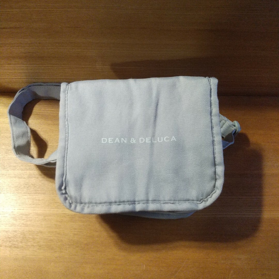 DEAN & DELUCA(ディーンアンドデルーカ)の【廃盤品】DEAN & DELUA 保冷バッグ 小 インテリア/住まい/日用品のキッチン/食器(弁当用品)の商品写真