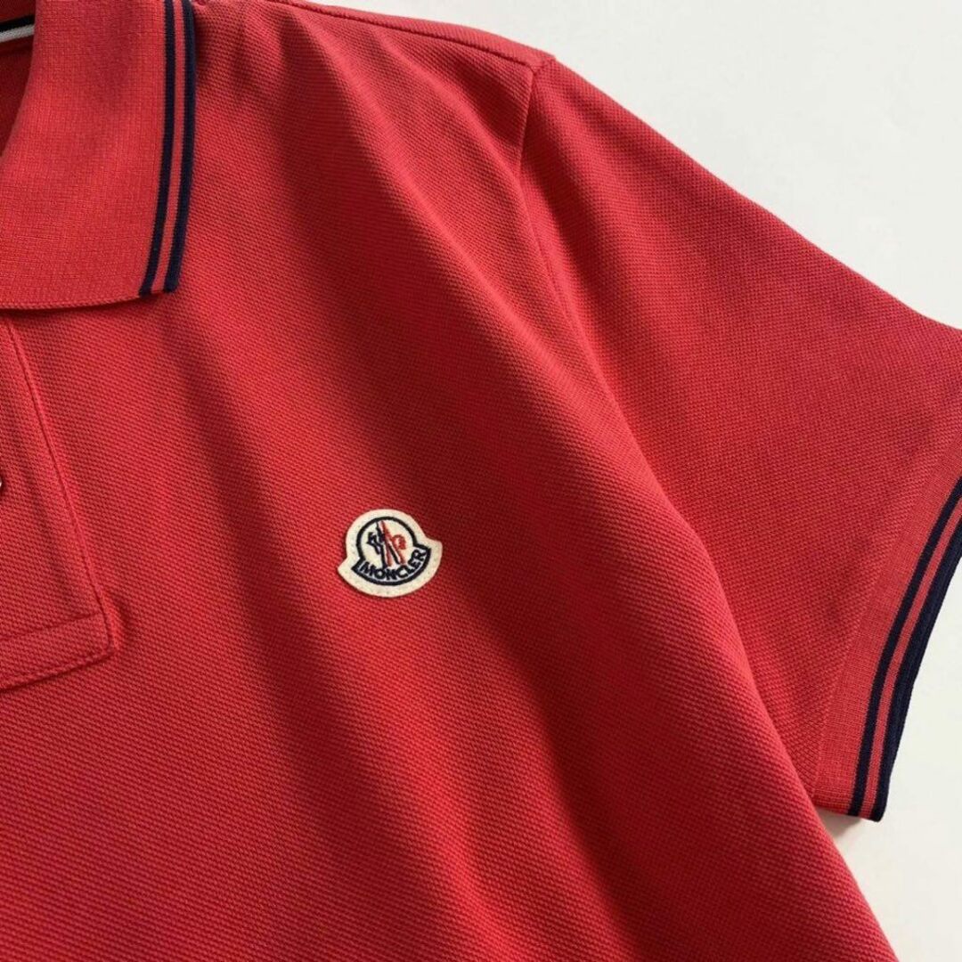 MONCLER(モンクレール)の6e19-16 未使用 タグ付☆MONCLER モンクレール ロゴワッペンポロシャツ サイズS レッド  MAGLIA POLO MANICA C マリアポロマニカ メンズ メンズのトップス(シャツ)の商品写真