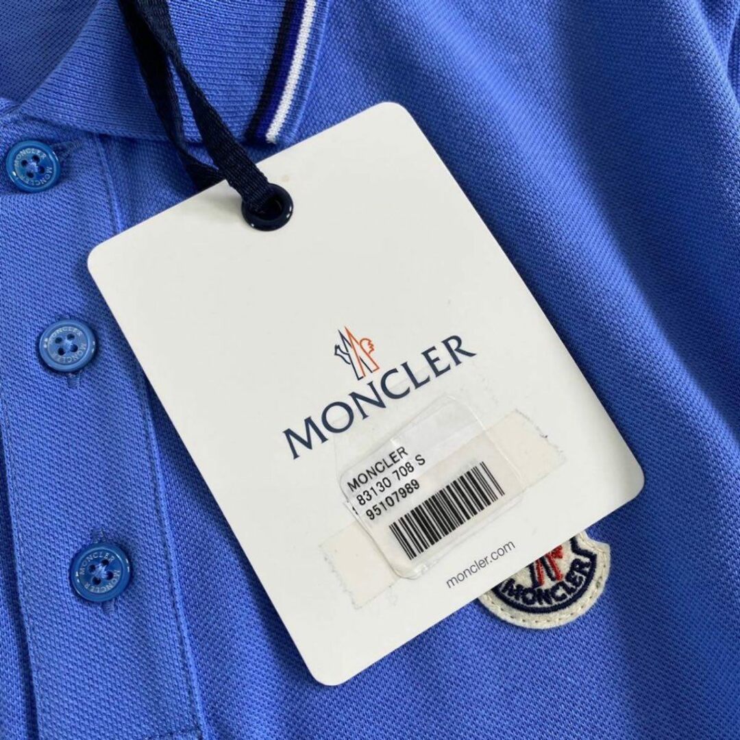 MONCLER(モンクレール)の6e19-15 未使用タグ付☆MONCLER モンクレール ロゴワッペンポロシャツ サイズS ブルー MAGLIA POLO MANICA C マリアポロマニカ メンズ メンズのトップス(シャツ)の商品写真