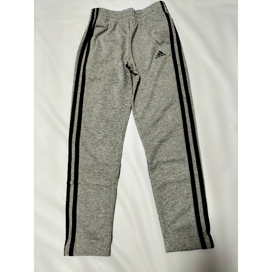 adidas(アディダス)の新品　アディダス　トラックスーツ　キッズ　ジャージ上下　セットアップ　130 キッズ/ベビー/マタニティのキッズ服男の子用(90cm~)(その他)の商品写真