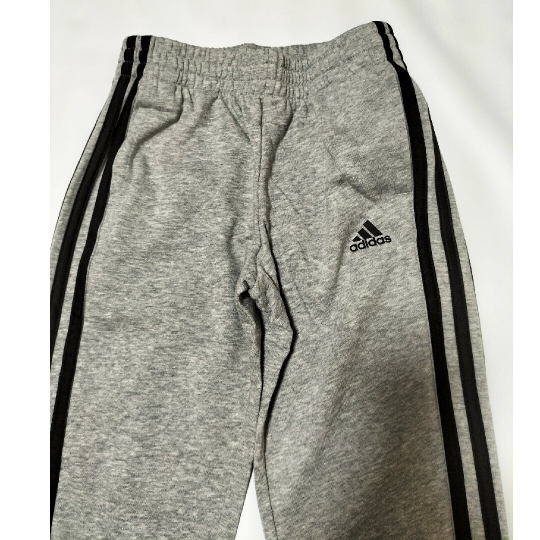 adidas(アディダス)の新品　アディダス　トラックスーツ　キッズ　ジャージ上下　セットアップ　130 キッズ/ベビー/マタニティのキッズ服男の子用(90cm~)(その他)の商品写真