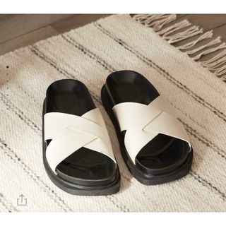 ザラホーム(ZARA HOME)のZARA HOME レザークロスオーバーサンダル(38)(サンダル)