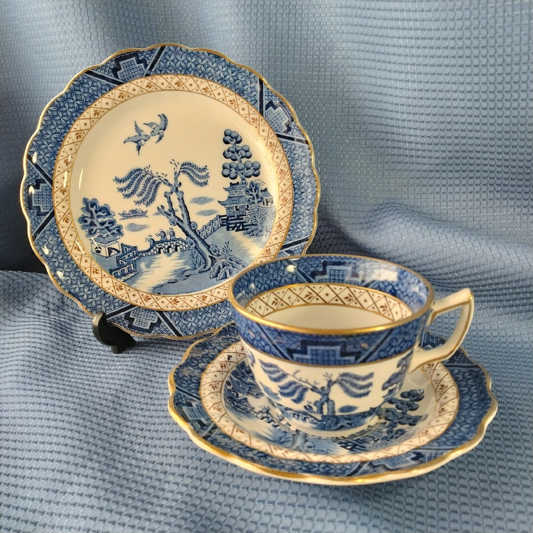 WEDGWOOD(ウェッジウッド)の英国製 BOOTHS Real Old Willow 金彩ティートリオ インテリア/住まい/日用品のキッチン/食器(食器)の商品写真