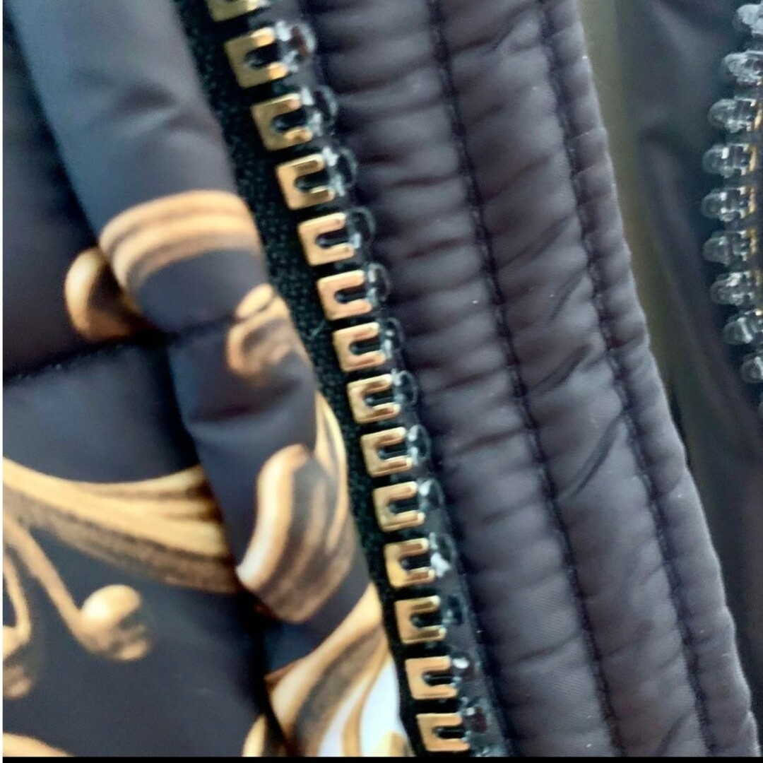 ZARA(ザラ)の極美品 ZARA ダウンジャケット ブルゾン バロック調 ビッグアイパッチ 総柄 メンズのジャケット/アウター(ダウンジャケット)の商品写真