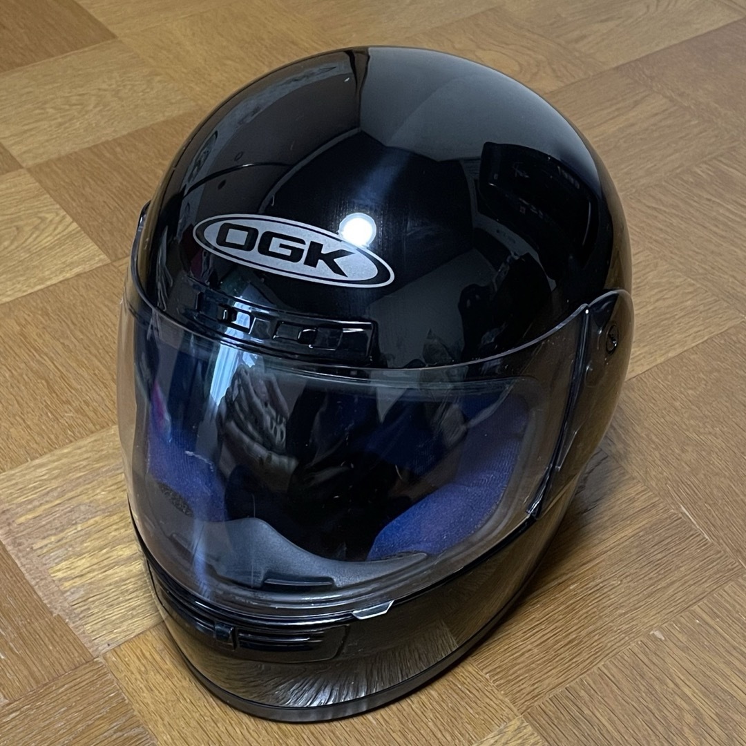 OGK(オージーケー)のヘルメット　フルフェイス　OGK 中古　車内で使用 自動車/バイクのバイク(ヘルメット/シールド)の商品写真