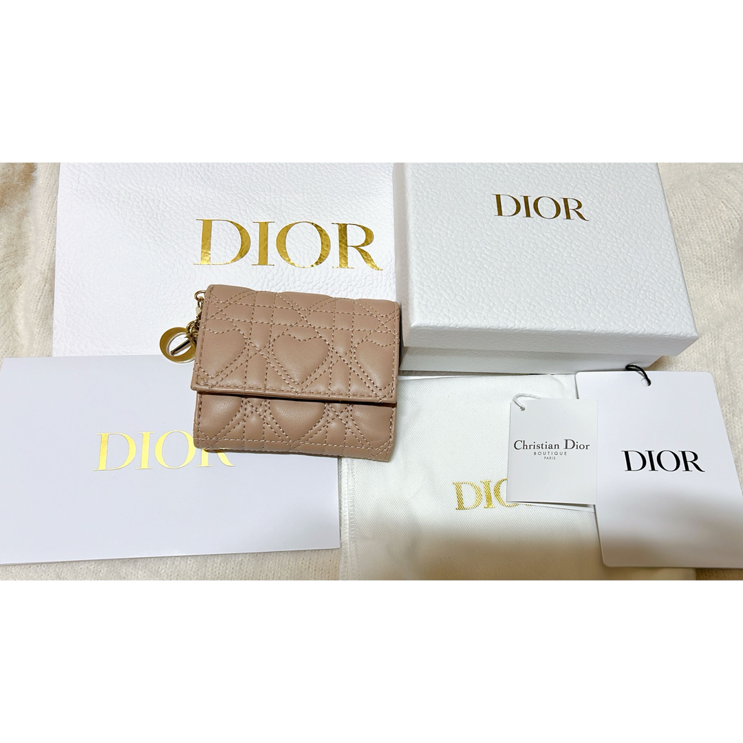 Christian Dior(クリスチャンディオール)のLADY DIOR ロータスウォレット レディースのファッション小物(財布)の商品写真