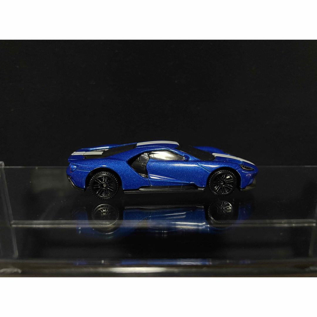 ミニカー フォード GT 2017 FORD  GT サスペンションあり 未使用 エンタメ/ホビーのおもちゃ/ぬいぐるみ(ミニカー)の商品写真