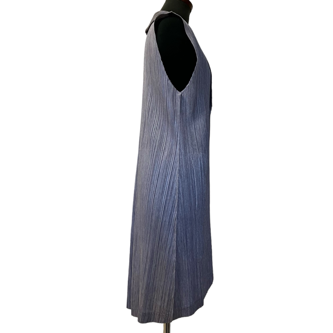 PLEATS PLEASE ISSEY MIYAKE(プリーツプリーズイッセイミヤケ)の美品 プリーツプリーズ シャツワンピース シルバー ノースリーブ サイズ4 レディースのワンピース(ひざ丈ワンピース)の商品写真