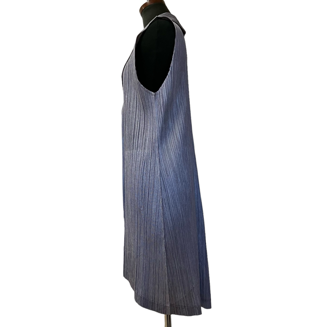 PLEATS PLEASE ISSEY MIYAKE(プリーツプリーズイッセイミヤケ)の美品 プリーツプリーズ シャツワンピース シルバー ノースリーブ サイズ4 レディースのワンピース(ひざ丈ワンピース)の商品写真