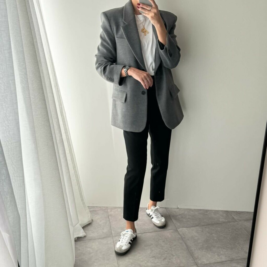 ZARA - ZARA ショルダーパッド ストレートブレザー XSサイズ ZARA - ZARA ショルダーパッド ストレートブレザー XSサイズ