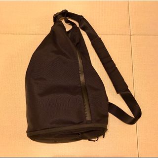 エアー(AER)の【中古美品】Aer エア SLING BAG スリングバッグ(ショルダーバッグ)