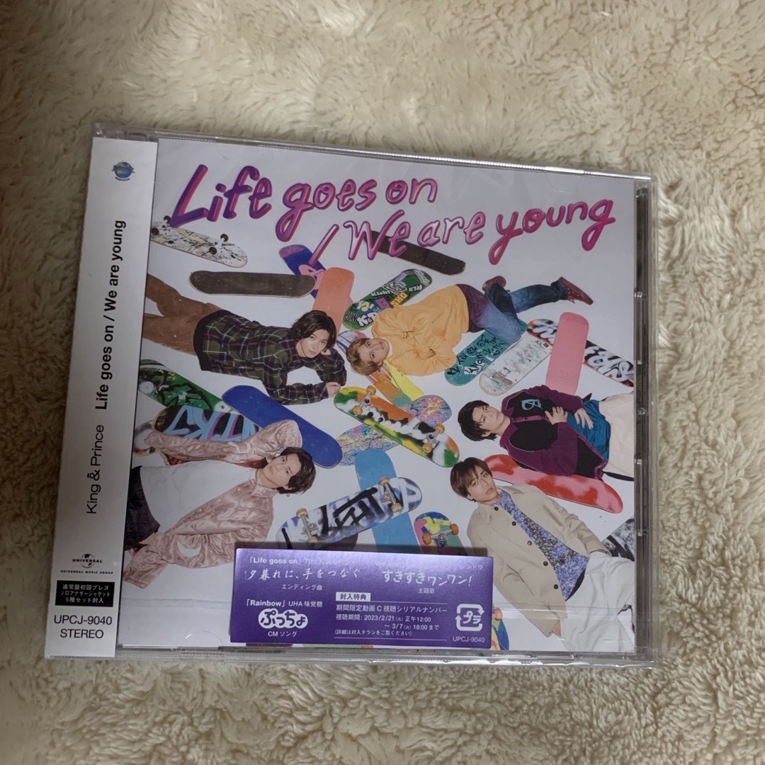 King & Prince(キングアンドプリンス)のLife goes on / We are young King&Prince エンタメ/ホビーのCD(ポップス/ロック(邦楽))の商品写真