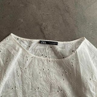 ザラ(ZARA)のZARA ザラ BASIC ベーシック 花柄 刺繍 ブラウス シャツ トップス(シャツ/ブラウス(長袖/七分))