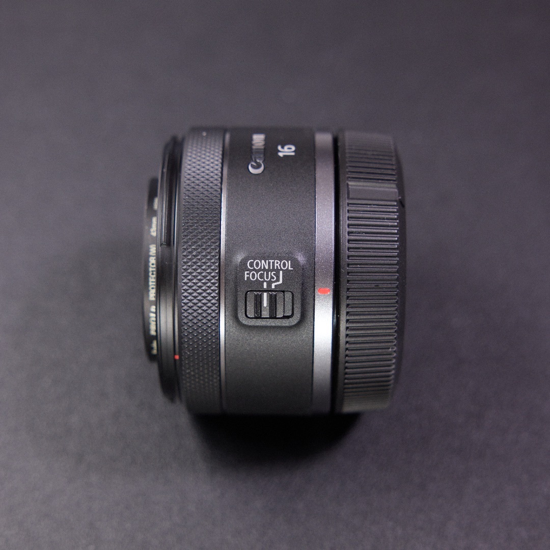 Canon(キヤノン)のRF 16mm F2.8 STM スマホ/家電/カメラのカメラ(レンズ(単焦点))の商品写真
