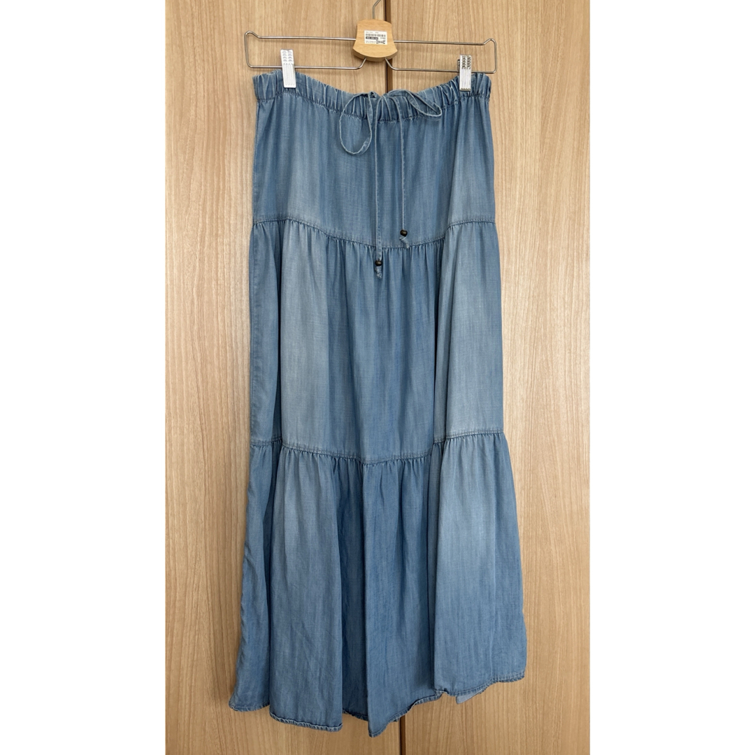 UNIQLO(ユニクロ)のユニクロ　UJ ティアードデニムロングスカート ギャザースカート レディースのスカート(ロングスカート)の商品写真