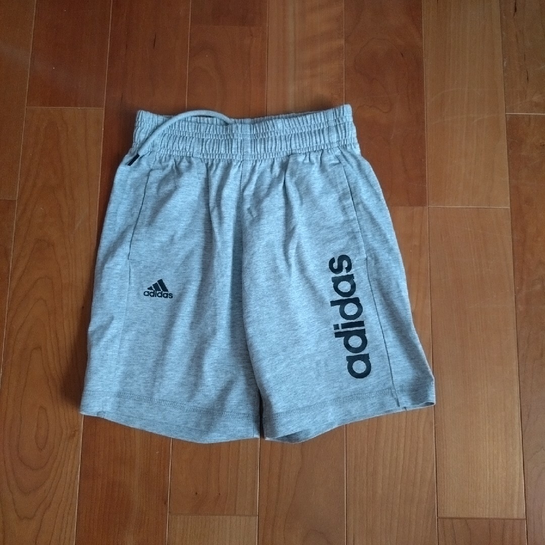 adidas(アディダス)のadidas　ショートパンツ140 キッズ/ベビー/マタニティのキッズ服男の子用(90cm~)(パンツ/スパッツ)の商品写真