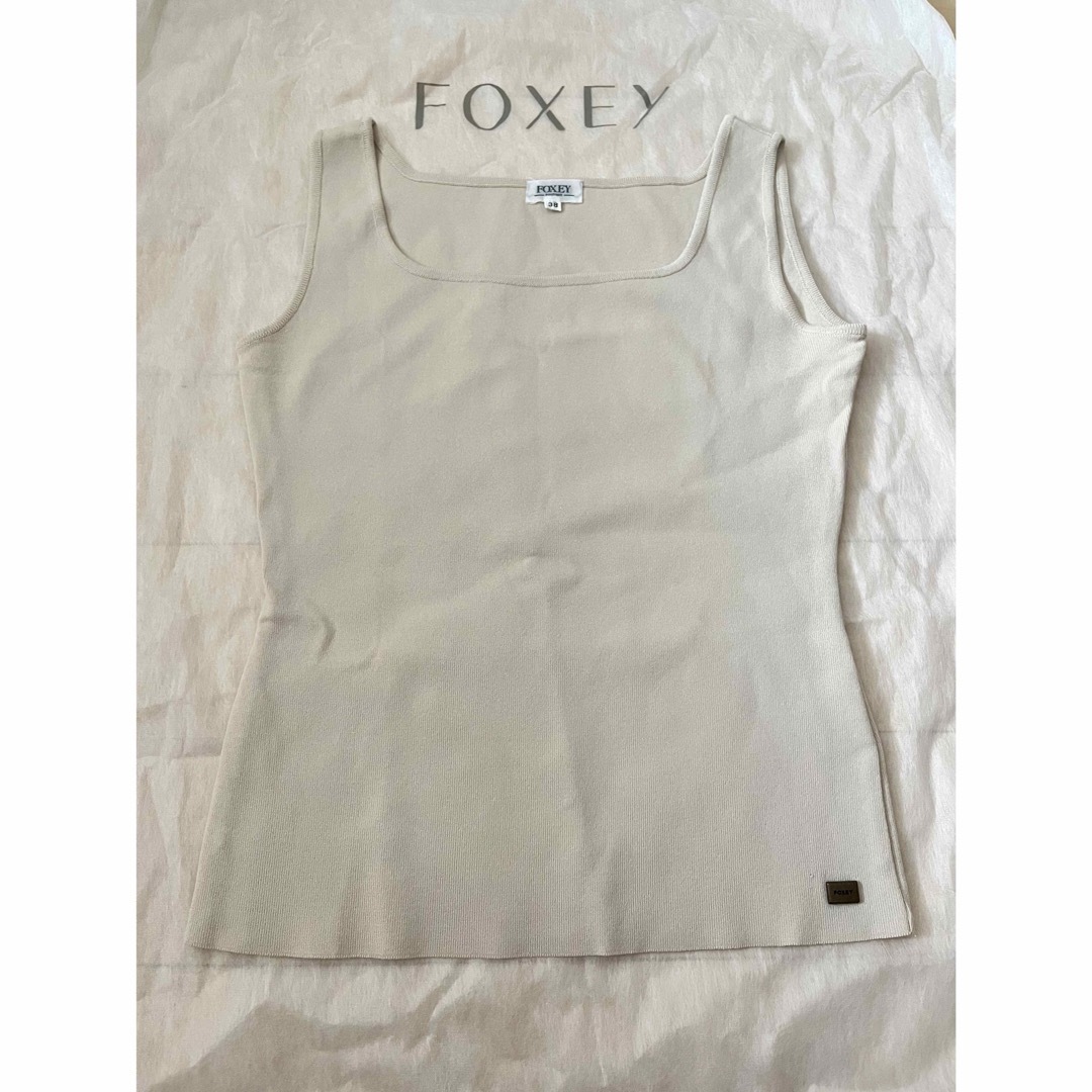 FOXEY(フォクシー)のfoxeyノースリーブ レディースのトップス(カットソー(半袖/袖なし))の商品写真