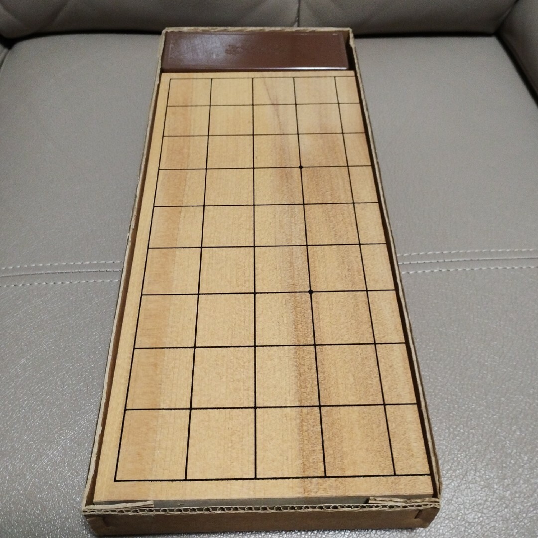 匿名配送！☆新象牙駒付！木製折りたたみ式将棋盤セット！☆ エンタメ/ホビーのテーブルゲーム/ホビー(囲碁/将棋)の商品写真