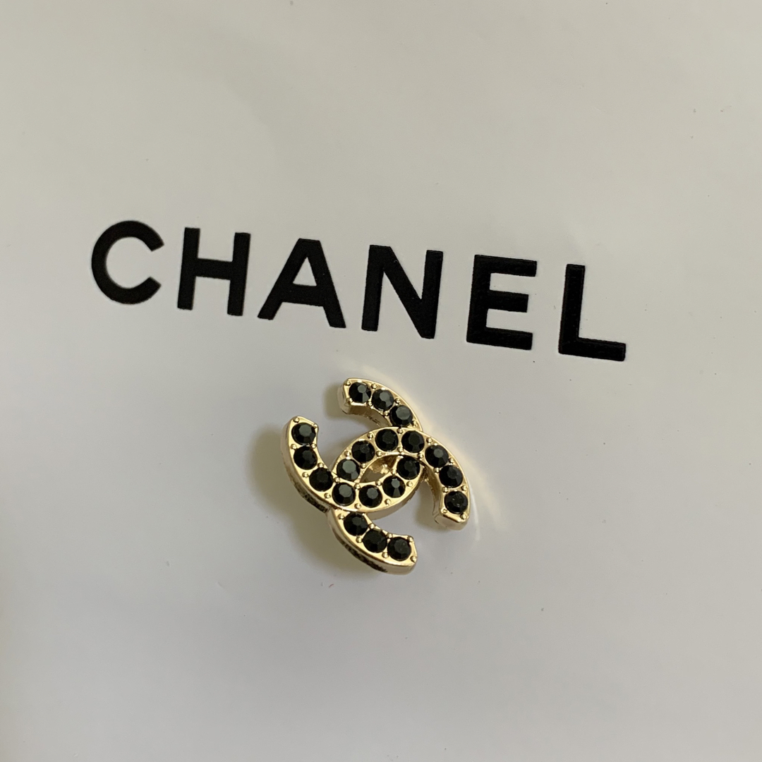 CHANEL(シャネル)のシャネル　ボタン　美品！ ハンドメイドの素材/材料(各種パーツ)の商品写真