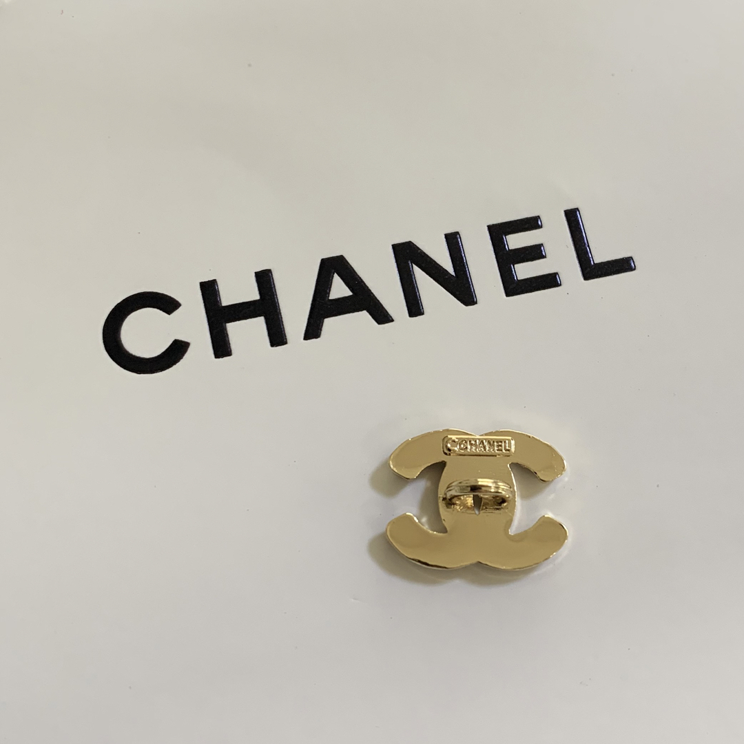 CHANEL(シャネル)のシャネル　ボタン　美品！ ハンドメイドの素材/材料(各種パーツ)の商品写真