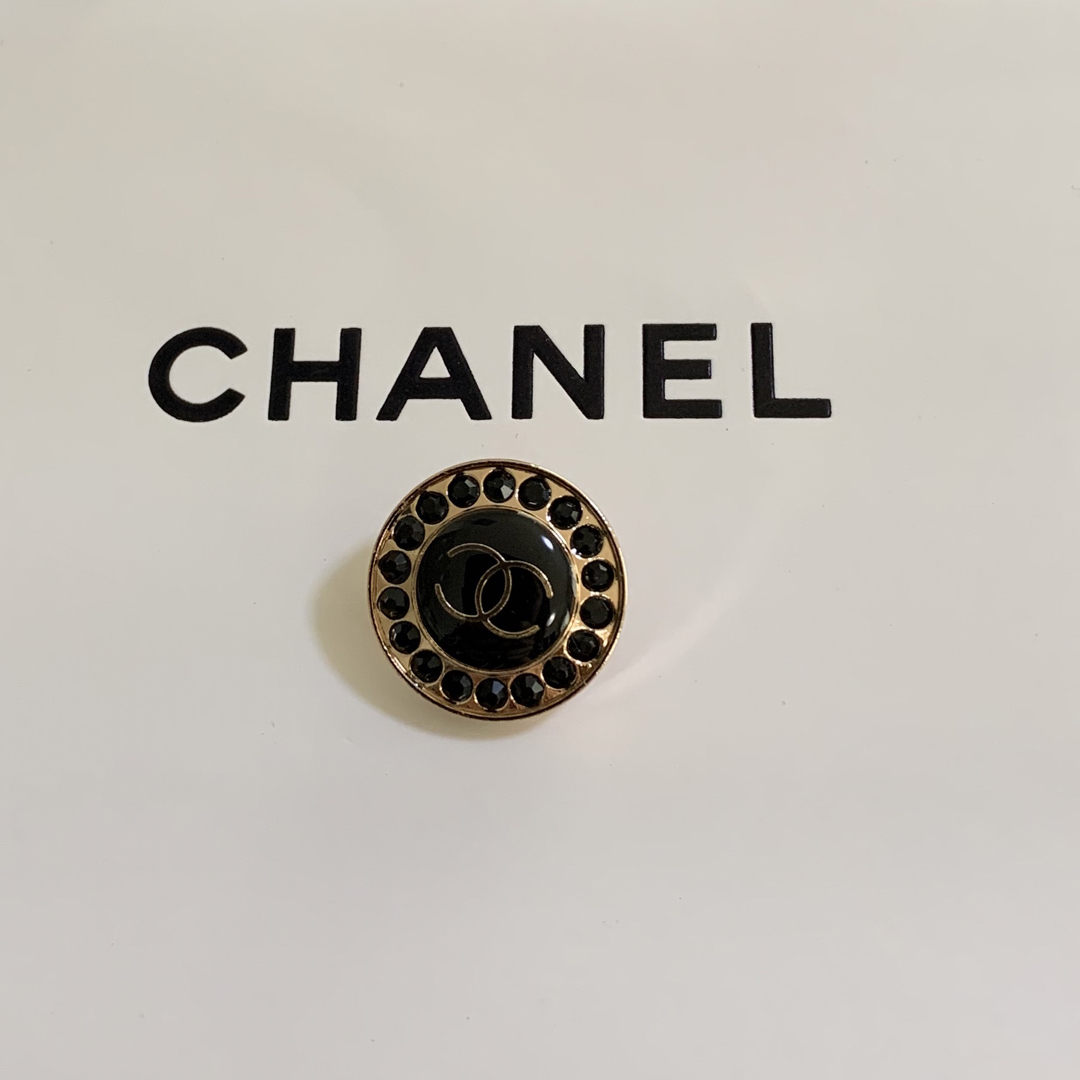 CHANEL(シャネル)のシャネル　ボタン　美品！ ハンドメイドの素材/材料(各種パーツ)の商品写真