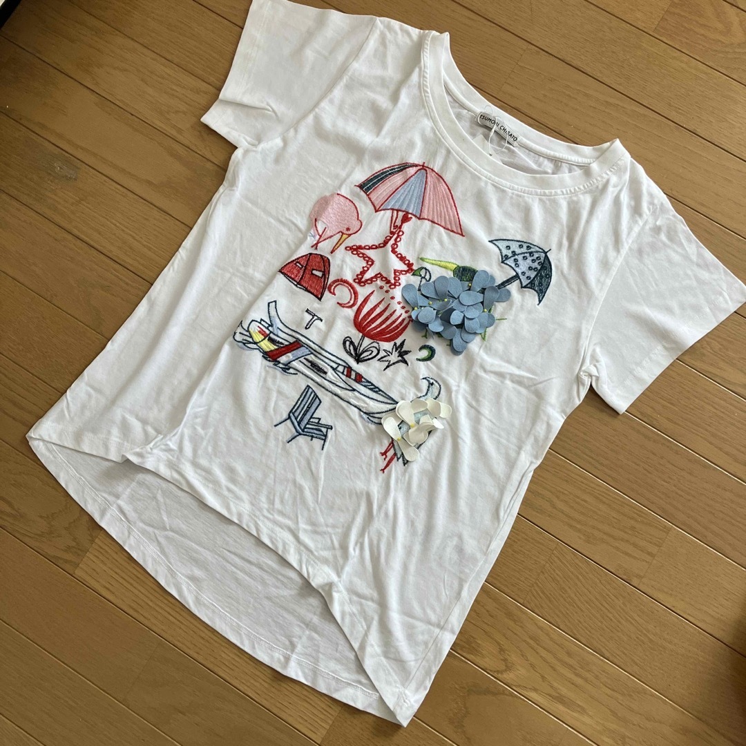 TSUMORI CHISATO(ツモリチサト)のツモリチサト　インド刺繍花モチーフTシャツ　タグ付き レディースのトップス(Tシャツ(半袖/袖なし))の商品写真