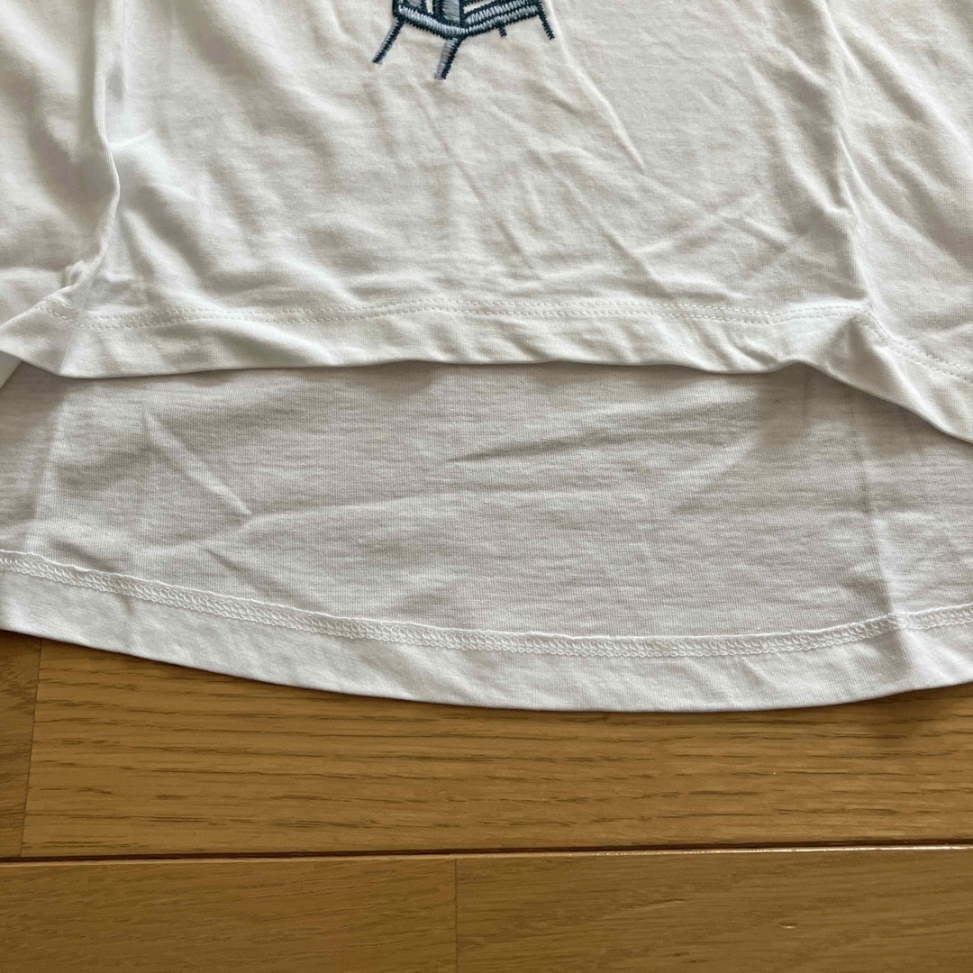 TSUMORI CHISATO(ツモリチサト)のツモリチサト　インド刺繍花モチーフTシャツ　タグ付き レディースのトップス(Tシャツ(半袖/袖なし))の商品写真