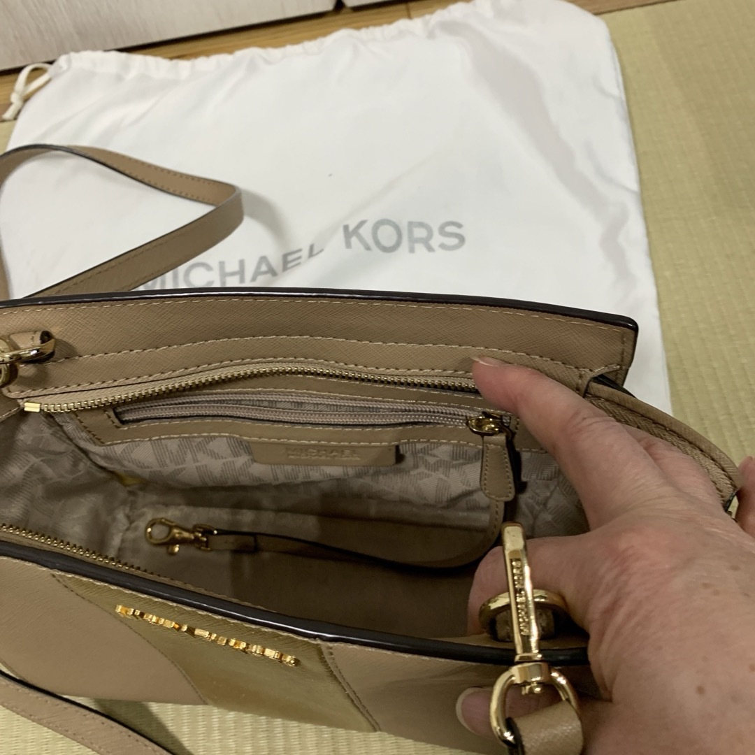 Michael Kors(マイケルコース)の値下げ！MICHAEL KORSショルダーバッグ美品 レディースのバッグ(ショルダーバッグ)の商品写真
