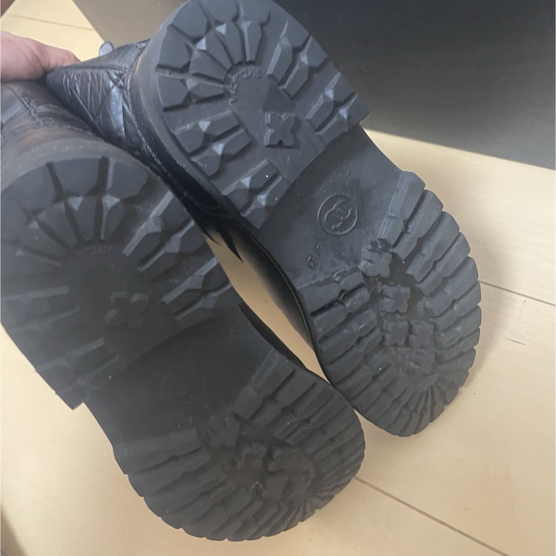 CHANEL(シャネル)のレア　激安　シャネル　 レザー　ココマークストラップ エンジニアブーツ レディースの靴/シューズ(ブーツ)の商品写真
