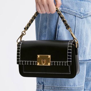 チャールズアンドキース(Charles and Keith)のステッチショルダーバッグ ブラック 黒金 3way チャールズアンドキース(ショルダーバッグ)