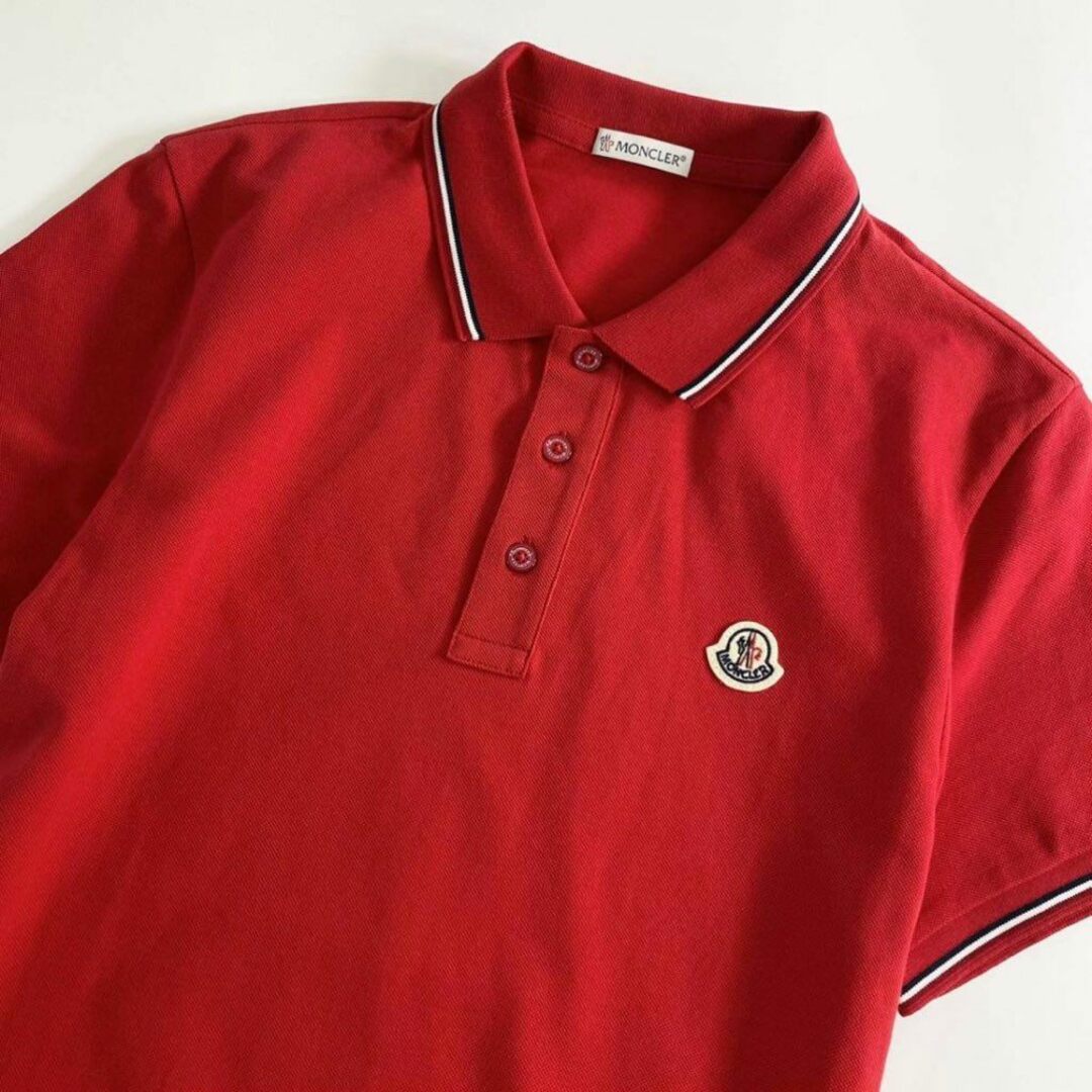 MONCLER(モンクレール)の6e19-3 未使用タグ付☆MONCLER モンクレール ロゴワッペンポロシャツ サイズS レッド MAGLIA POLO MANICA C マリアポロマニカ メンズ メンズのトップス(シャツ)の商品写真