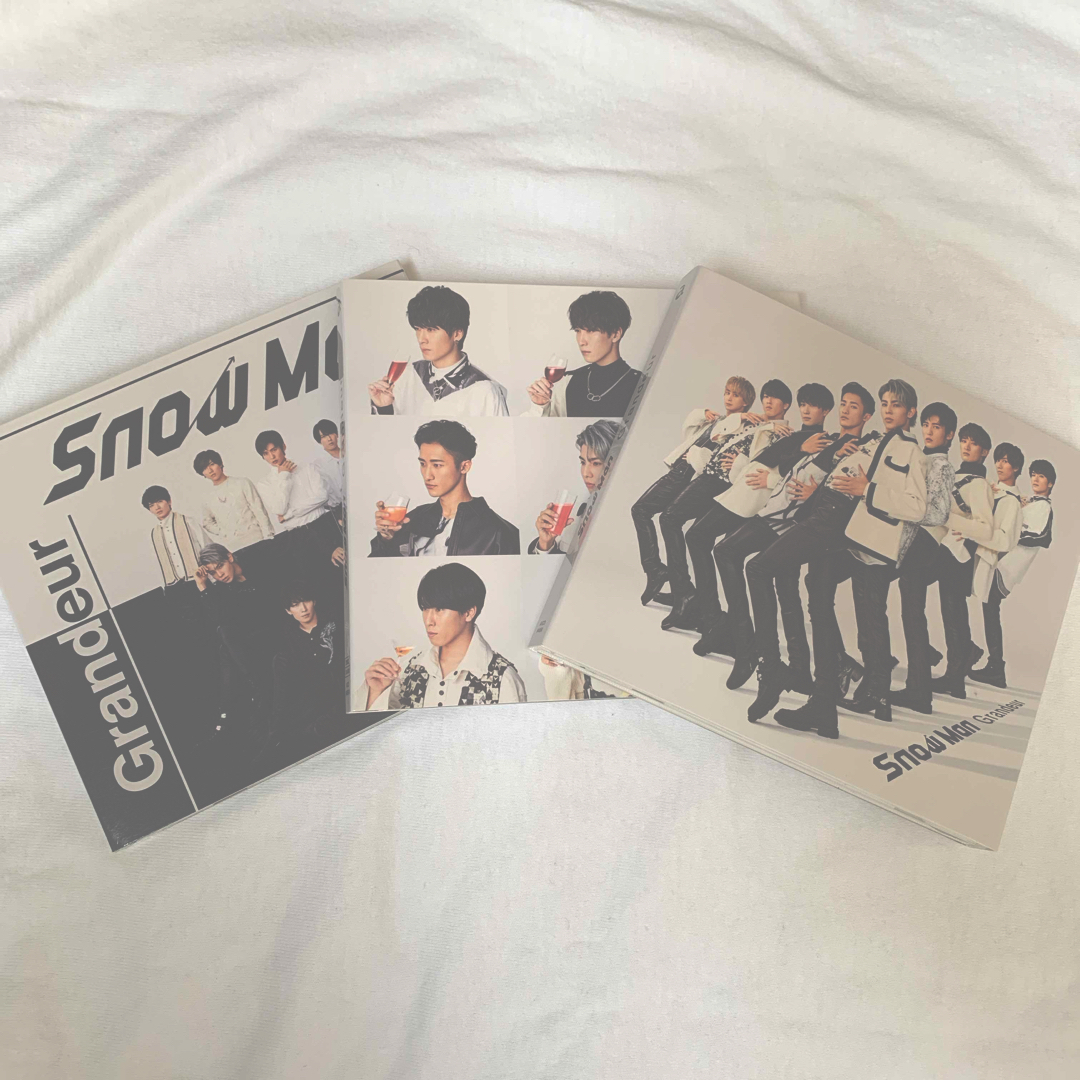 Snow Man(スノーマン)のSnowMan Grandeur 初回盤A+初回盤B+通常盤 エンタメ/ホビーのCD(ポップス/ロック(邦楽))の商品写真