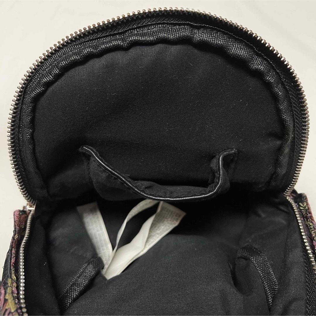 FOREVER 21(フォーエバートゥエンティーワン)のforever21 刺繍 花柄 ミニリュック 和風 和柄 中華 ブラック 黒 レディースのバッグ(リュック/バックパック)の商品写真