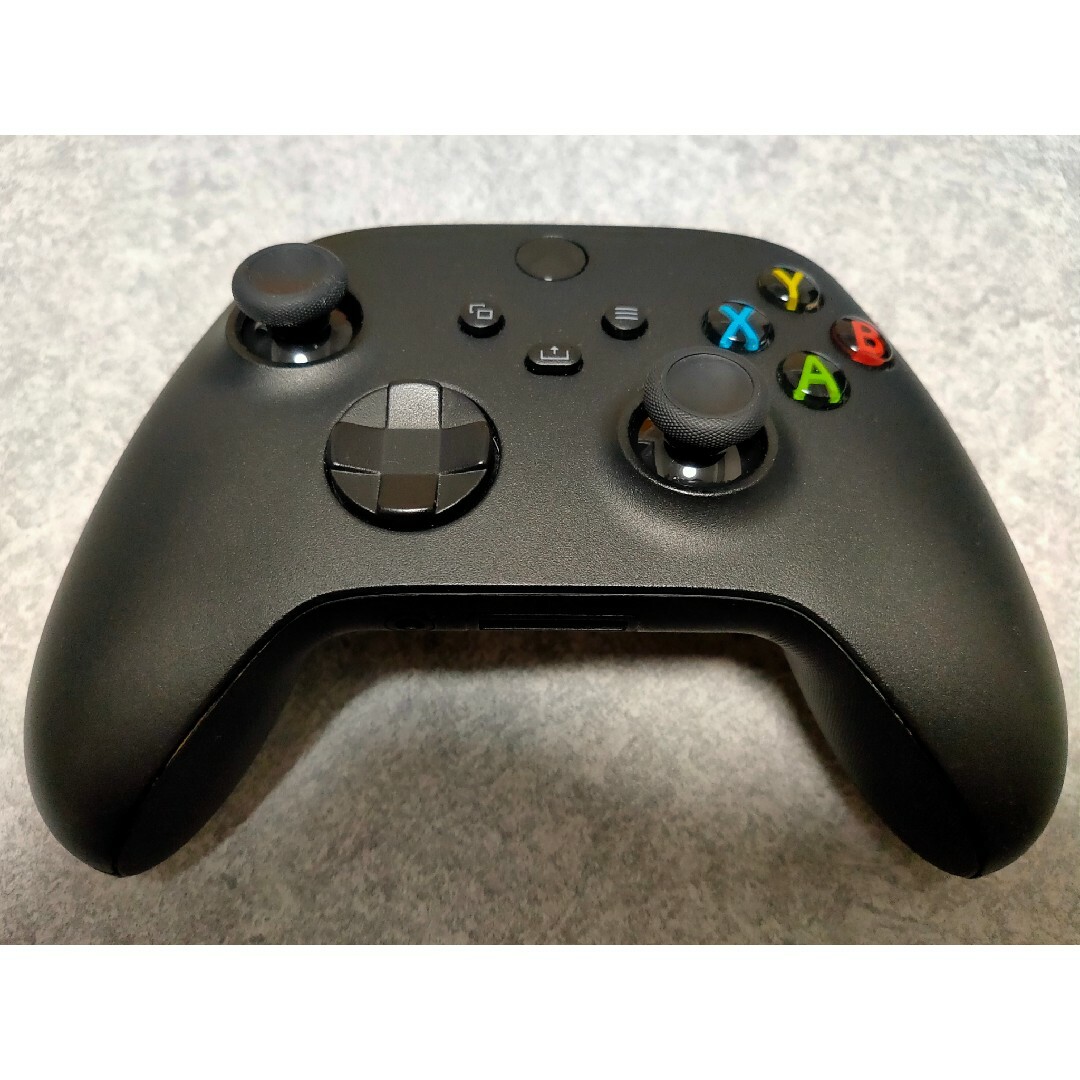 Microsoft(マイクロソフト)の【純正品】Xbox ワイヤレス コントローラー + USB-C ケーブル エンタメ/ホビーのゲームソフト/ゲーム機本体(その他)の商品写真