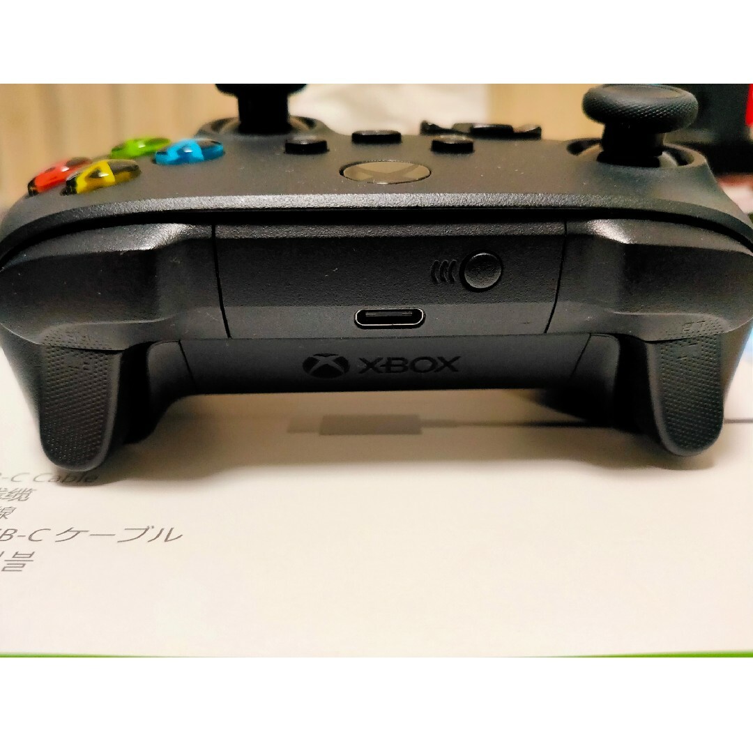 Microsoft(マイクロソフト)の【純正品】Xbox ワイヤレス コントローラー + USB-C ケーブル エンタメ/ホビーのゲームソフト/ゲーム機本体(その他)の商品写真