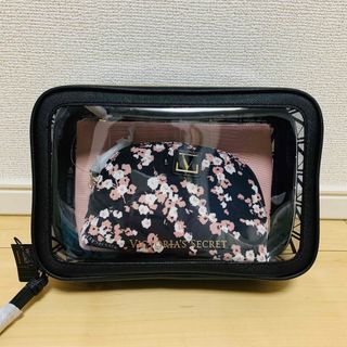 ヴィクトリアズシークレット(Victoria's Secret)の可愛い花柄💐トリオポーチセット VS 新品タグ付き(ポーチ)