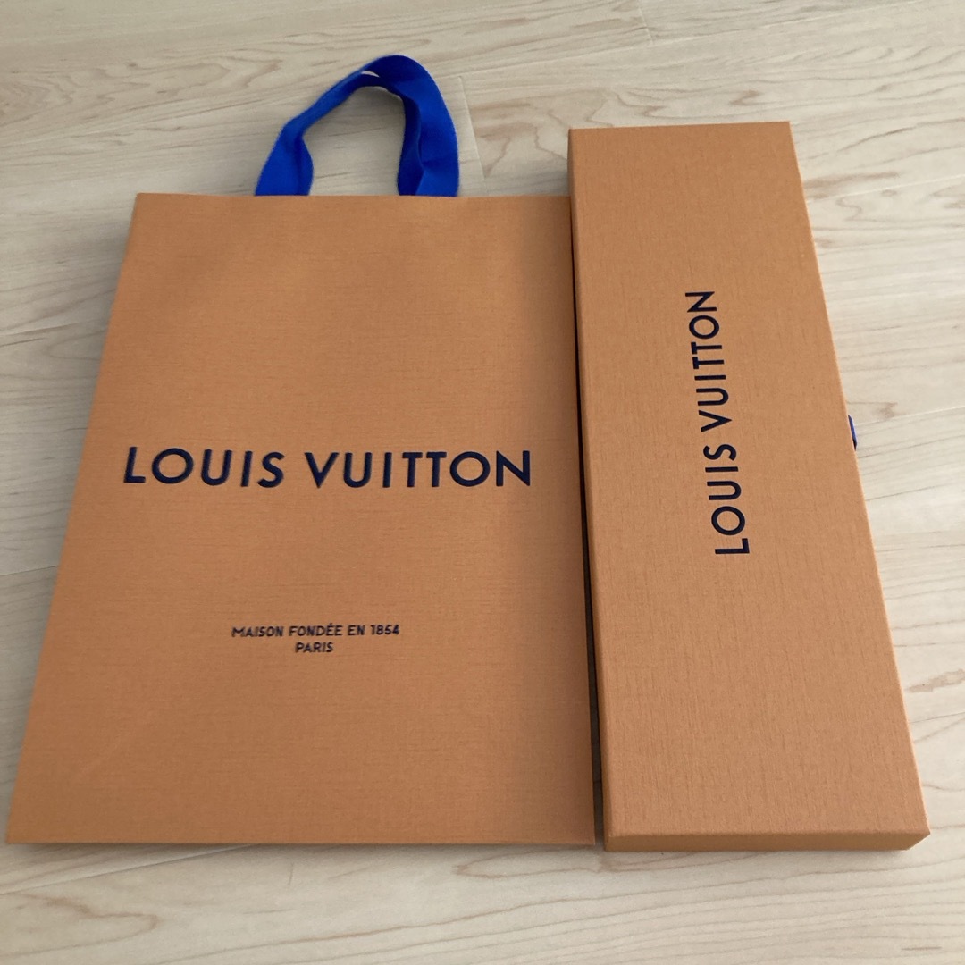 LOUIS VUITTON(ルイヴィトン)のヴィトンネクタイの箱と紙袋 レディースのバッグ(ショップ袋)の商品写真