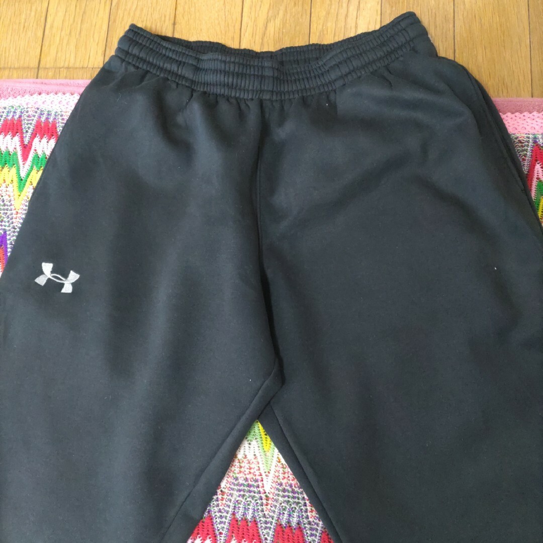 UNDER ARMOUR(アンダーアーマー)のUNDER ARMOUR　スエットパンツ　黒　冬用　メンズM-L　レディースLL スポーツ/アウトドアのトレーニング/エクササイズ(トレーニング用品)の商品写真