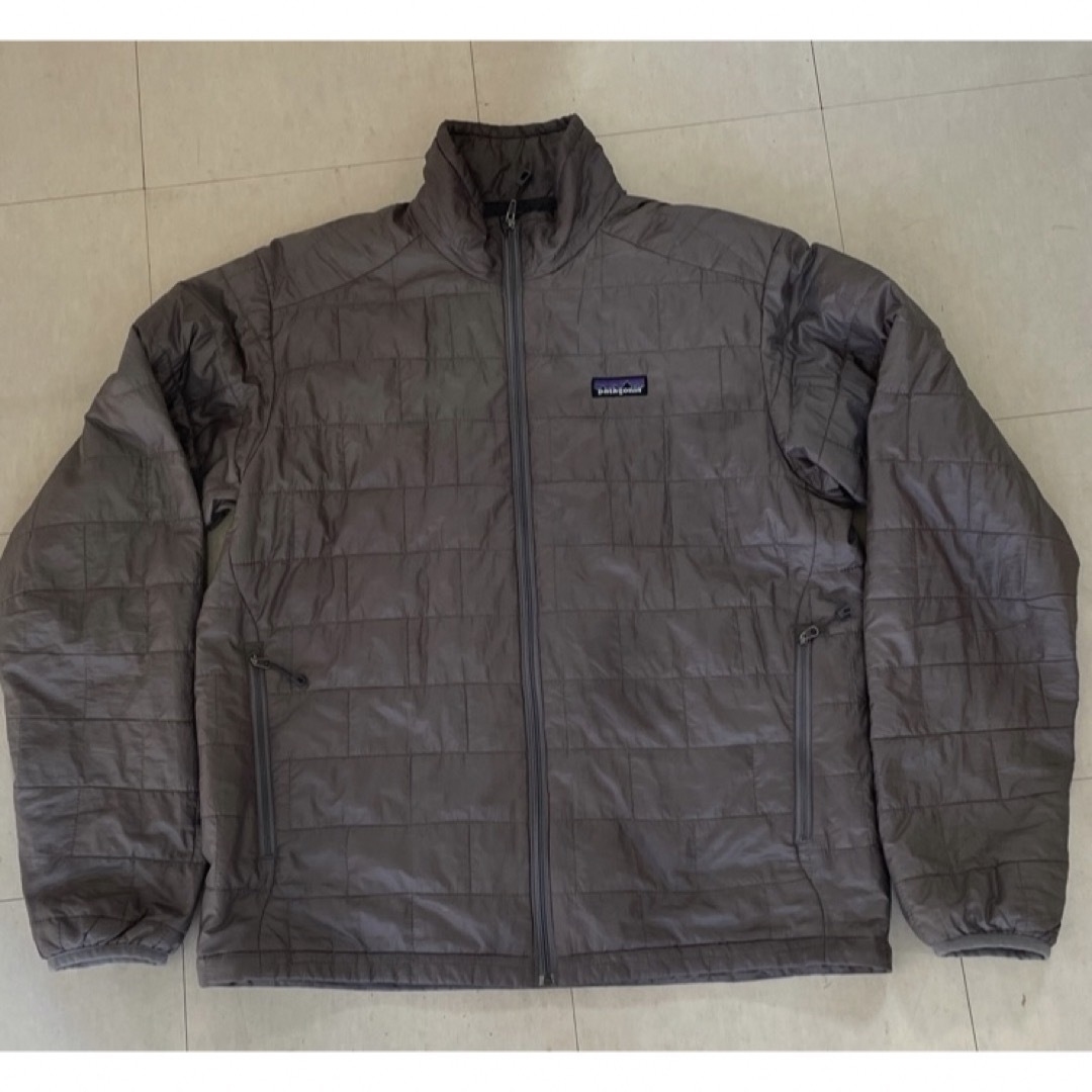 patagonia(パタゴニア)のパタゴニア　パフジャケット　Mサイズ　ディープグレー メンズのジャケット/アウター(ダウンジャケット)の商品写真