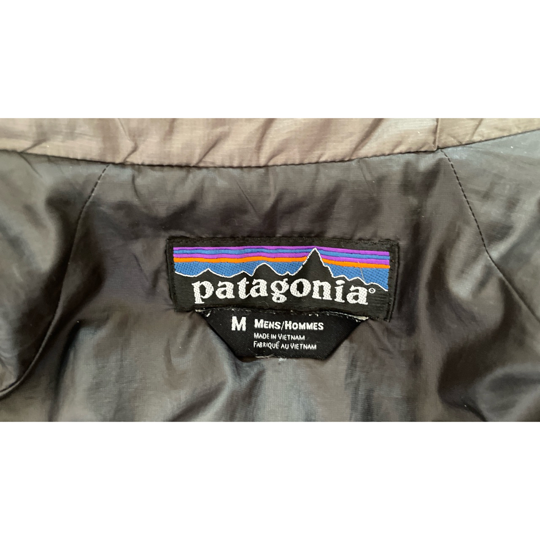 patagonia(パタゴニア)のパタゴニア　パフジャケット　Mサイズ　ディープグレー メンズのジャケット/アウター(ダウンジャケット)の商品写真