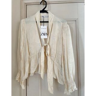 ザラ(ZARA)の【新品】ZARA ザラ　リボントップス　ブラウス　レディース(シャツ/ブラウス(長袖/七分))